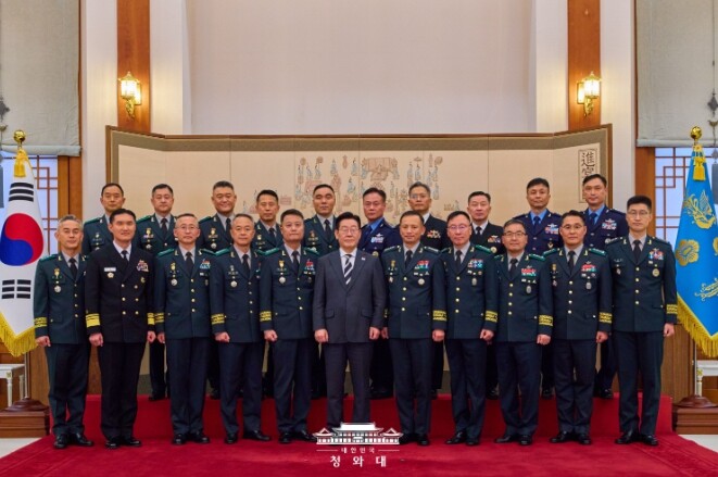 이재명 대통령, 중장 진급·보직신고 및 수치 수여식 개최