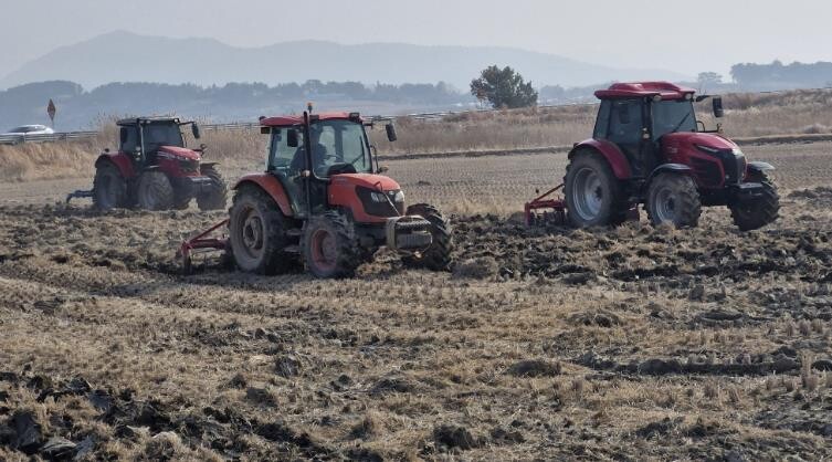 전남도, ‘논 깊이갈이’ 앞당겨 왕우렁이 월동피해 예방