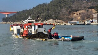 완도해경, 신지도 인근 침수 선박서 승선원 2명 신속 구조