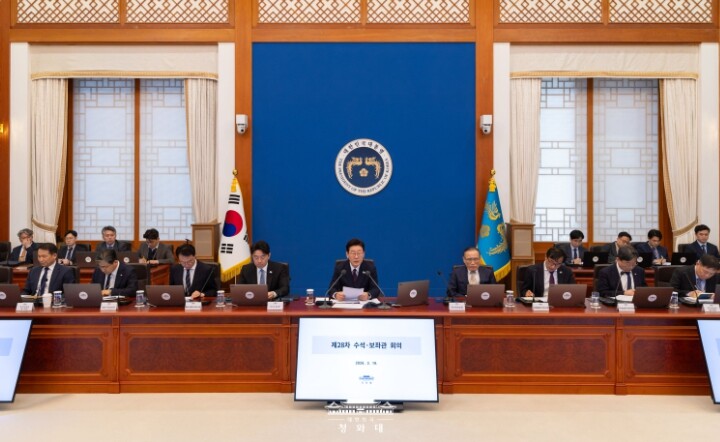 이 대통령 "한 방울의 석유라도 더 확보…안정적인 공급선 개척 노력"