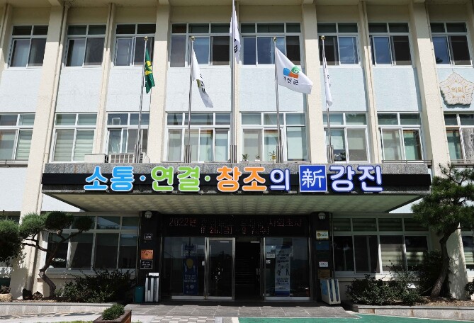 강진군, 경찰서 앞 느티나무 안전진단 결과 따라 정비 추진