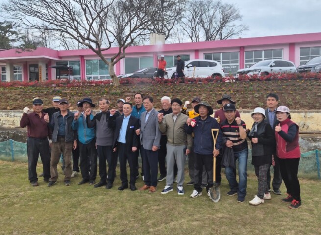 영광군 홍농읍농촌지도자회, 폐교 활용 파크골프장 경관개선 추진