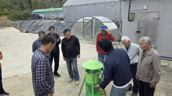 함평군, 지역 농가에 '친환경 병해충 방제 포획기' 보급