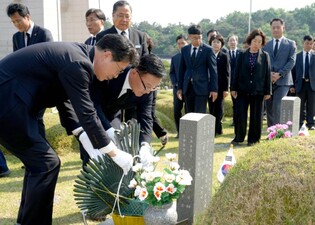 전남도, 국립5·18민주묘지 합동 참배