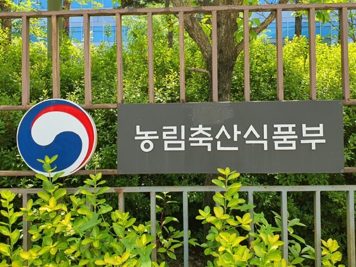 김종구 농식품부 차관, 폭염 대비 산란계·젖소 농장 점검